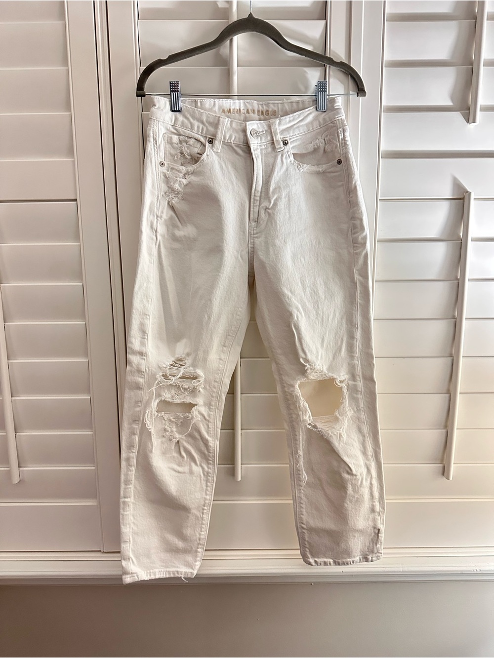 American Eagle Outfitters White Distressed Boyfriend Jeans 4P